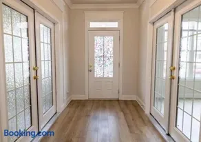 Cozy Room in Great Location - Image 3