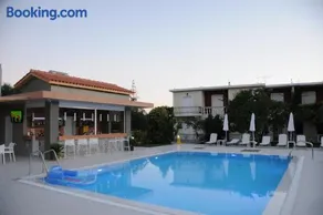 Vicky's Garden - Image 2