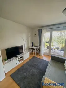 Cozy Riverfront Living, 5-Min Walk To Riverside Train - Image 2