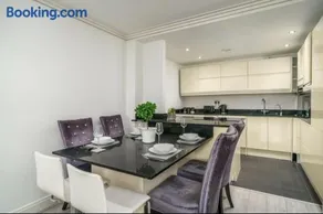 Luxurious Spacious 2 bed w Terrace - Image 1
