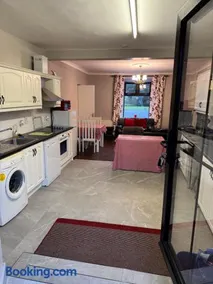 Reelin Bar Holiday Accommodation - Image 2