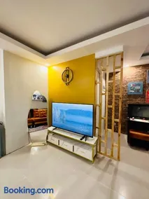 Townhouse with game area and access to swimming pool - Image 2