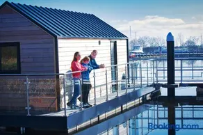 Driftwood Lodge - On Water Glamping at Ballyronan Marina - Image 2