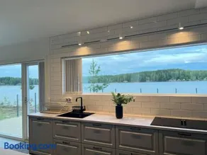 Lakeside cottage on its own headland - completely undisturbed - Image 2