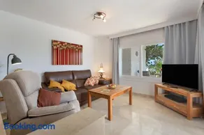 Ferienchalet 'Chalet Poris' mit Meerblick, privatem Pool und WLAN - Image 3