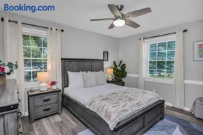 Lexington Leisure House- 4BR - Image 4