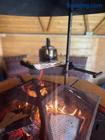 Off GRID Hobbit Hut with Wood Burning Hot tub NO SHOWER - Image 4