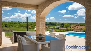 Beautiful Villa Marika with pool in Vizinada - Image 2