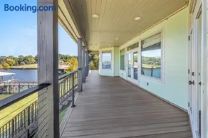 Lake Escape Paradise Premier fishing getaway - Image 2
