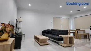 Summit Haven - Cozy Home in Wellard near Train Station , Kwinana & Rockingham Beach - Image 4