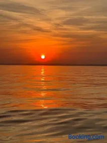 Prova känslan att bo i en båt på havet - Image 3