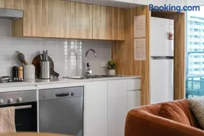 2BR Apt in Proximity Hamilton with Carpark - Image 2