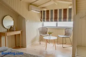 Blue House Apartments - Image 4