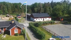 Haga gård och Stall - Image 1