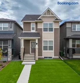 Beautiful 3Bed-with AC-Close to Spruce Meadows & Mountains - Image 2