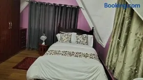 Kukis Place, 5 bedrooms, whole compound - Image 3