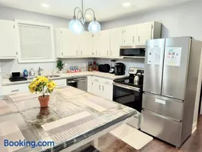 Comfy 3BD-2BA Near Colleges,Tanger, Coliseum - Image 3