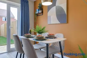 Marriott House sleeps 5 in Bourne with parking - Image 5