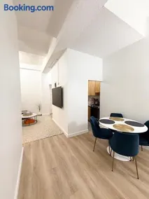 Union Square Sanctuary - Chic One Bedroom Retreat in Downtown Manhattan - Image 2