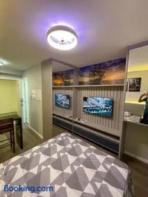 Flat One House - Image 5