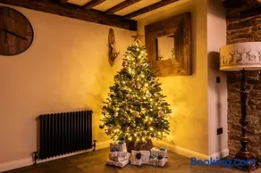 Homestead - Cosy Cotswolds Cottage with Hot Tub - Image 3