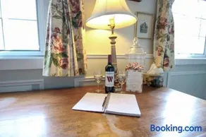 The Jypsy Inn - The Royal Suite Bracebridge - Image 3
