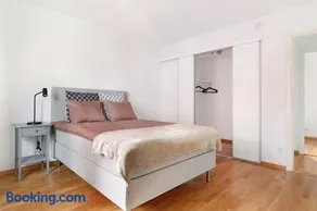 Guestly Homes - 3BR Modern Apartment - Image 2