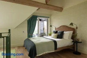 Robin's Nest - Otium Wine Estate - Image 3