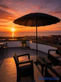 Boho Chic Apartment - Walk to Beach, Rooftop, Workspace, Free Parking & AC - Image 3