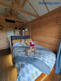 Riverside cabin - Image 3