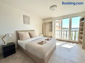 Comfortable and bright renovated 4-room apartment 5' downtown - Image 2