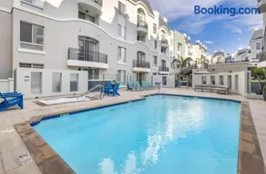The Nest a Spacious 1 Bedroom Apartment with a Pool View - Image 3