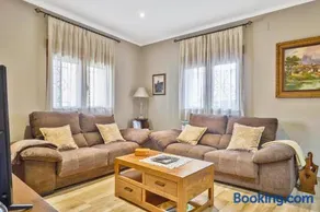 Cosy House in San Bartolomé de Pinares with Mountain View - Image 1
