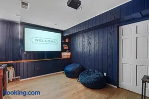 3-Bedroom House Near Notre Dame with Parking - Image 3