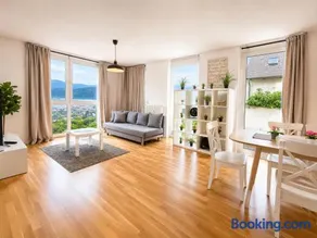 Innsbruck City View Apartment with 2 Bedrooms - Image 1