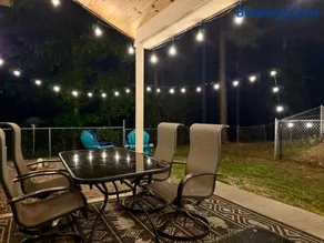 Hillside Hideaway Retreat - A Secluded Modern Cabin - Image 2