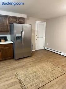 FOR LONGTERM RENTAL 3 BR NEAR YALE SCIENCE CENTER-MUNSON St - Image 3