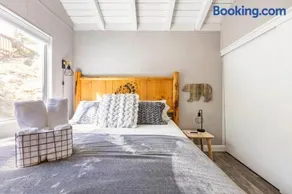 Walk to the Slopes from Modern Cabin with Hot Tub, Moonridge - Image 2