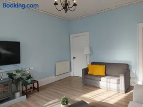 Spacious Victorian Apartment in Edinburgh City - Image 3