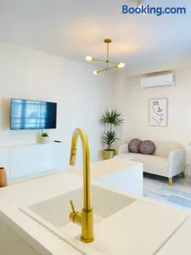Alora Home - Hostatel - Image 1