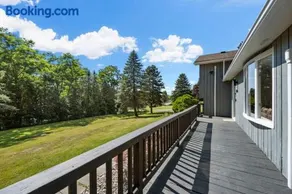 *NEW* Large Backyard ~ Game Room ~ Firepit ~ Lake - Image 2