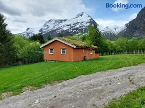 timber cabin Eresfjord med båt til leie - Image 1