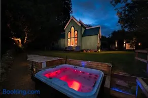 The Tabernacle, Design-led Converted Chapel with Hot Tub, Highland Perthshire - Image 1