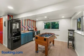Glenwood Springs Mountain Getaway with Hot Tub and Riverfront - Image 4