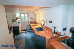 Milldam Cottage a characterful cottage in an elevated location above Coniston with walks from the door - Image 3