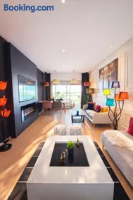 Privilege House jade - Image 3