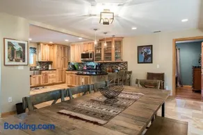 SOCO, Big 5BR, SwimSpa-seats 10, Sauna, 7 Beds - Image 3