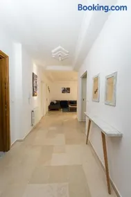Flamingo Apartment 4 - Image 2