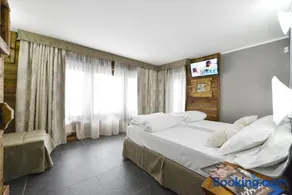 M4478 Mollino Rooms - Image 1