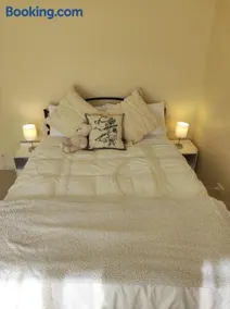 The Private Cozy Ballarat Guest Suite with Double Bed and Sofa Bed - Image 5